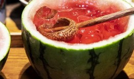 小酒吃瓜,夏日悠闲时光