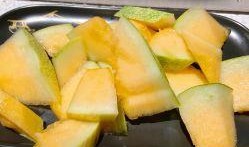 拍视频吃哈密瓜,一拍一尝，哈密瓜的甘甜之旅