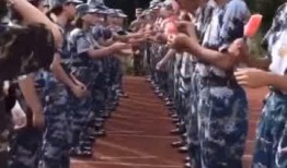 军训吃瓜群众视角,吃瓜群众眼中的热血青春