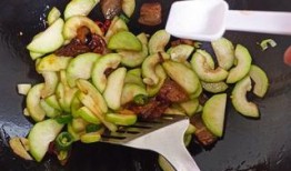 瓠子瓜炒着吃,家常菜中的清新之选