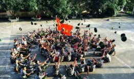 军训舞蹈姐吃瓜