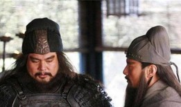 张飞关羽吃瓜图片,兄弟情深一幕成经典