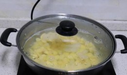 小朋友吃哈密瓜吃西瓜,小朋友的哈密瓜与西瓜盛宴